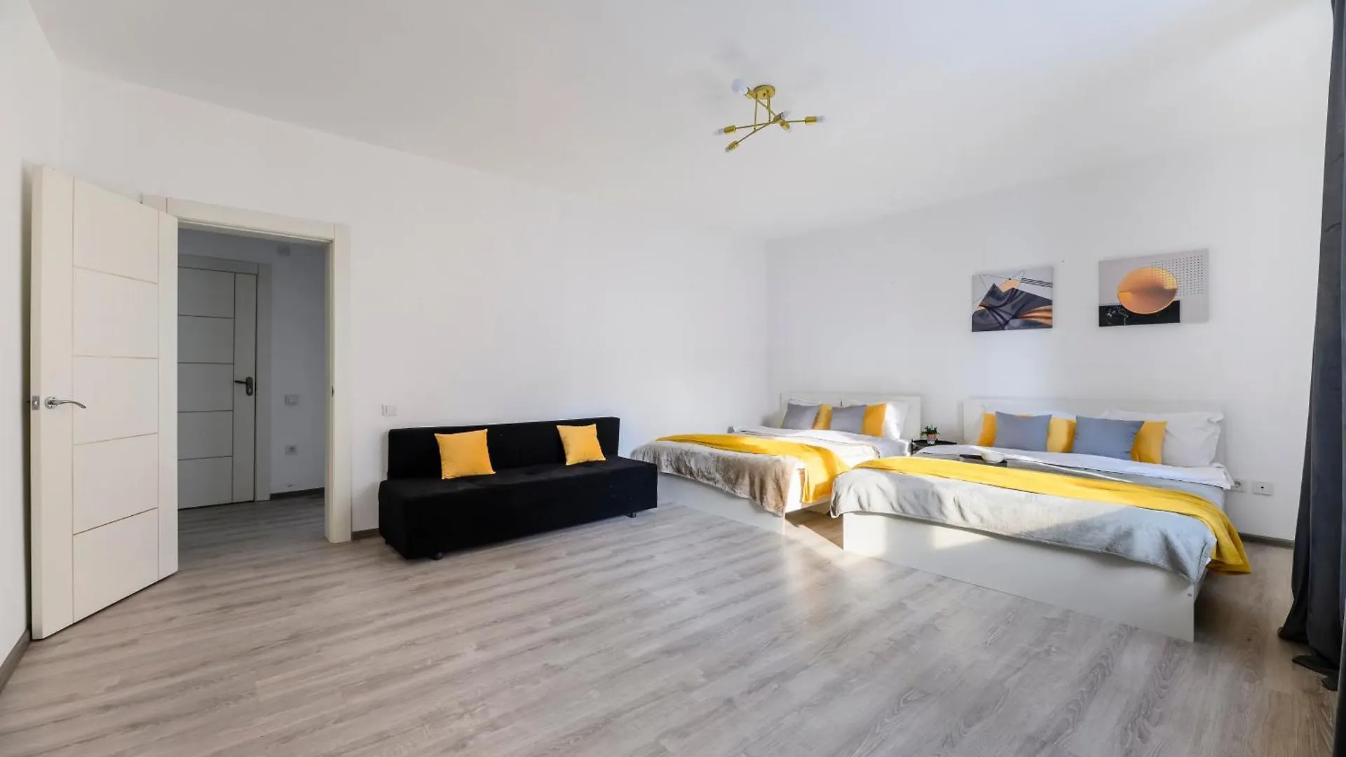 Apartment Квартира На 8-9 Человек С Видом На Город 36 Almaty