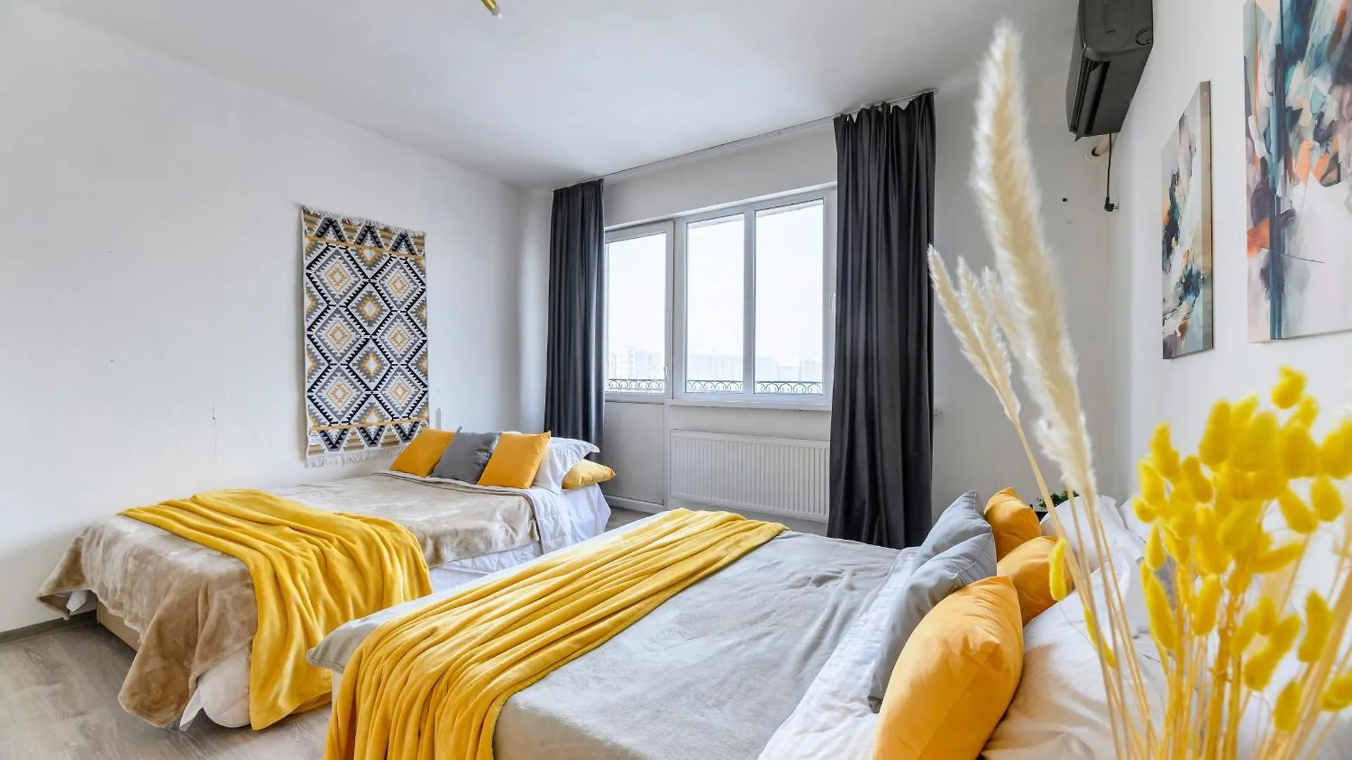 Квартира На 8-9 Человек С Видом На Город 36 Almaty Apartment